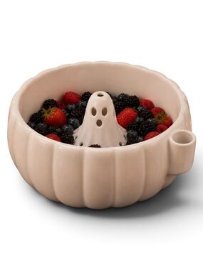 White Plastic Round Berry Bowl Colander with Center Drain Cone Ghostly Dish 5.5"